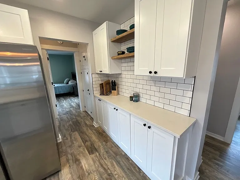 1336 Wolcott Ave — Photo 9