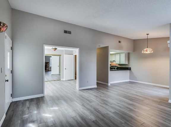 4th image of 3132 Iberian Dr