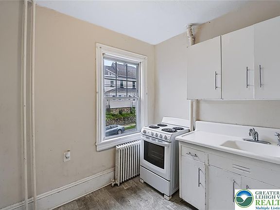 5th image of 1110 Bushkill St