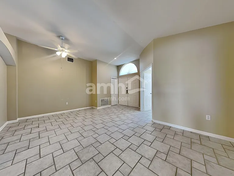 10419 Salisbury St — Photo 6