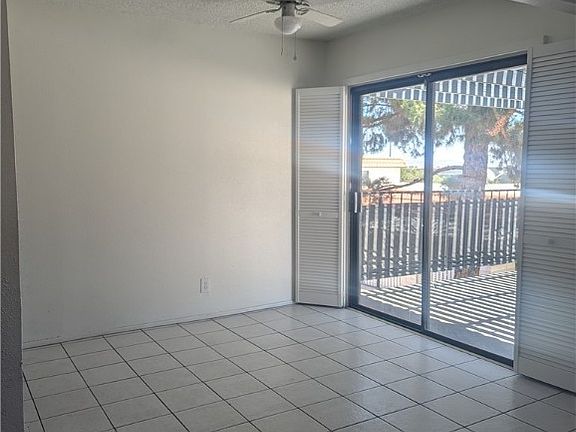 5th image of 901 Willow Tree Dr Unit D