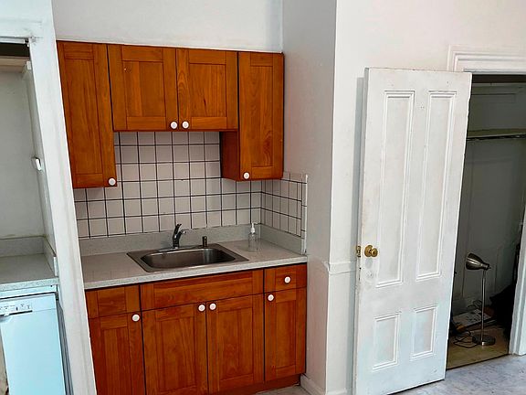 5th image of 1010 1/2 Alabama St #1/2