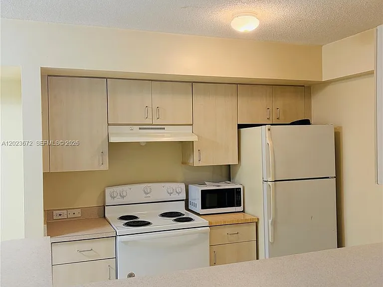 631 SW 111th Ln #205 — Photo 7