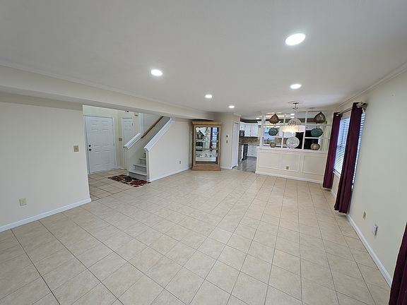 5th image of 5224 Lakeside Manor Dr