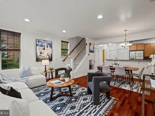 201 Commodore Ct, Philadelphia, PA 19146