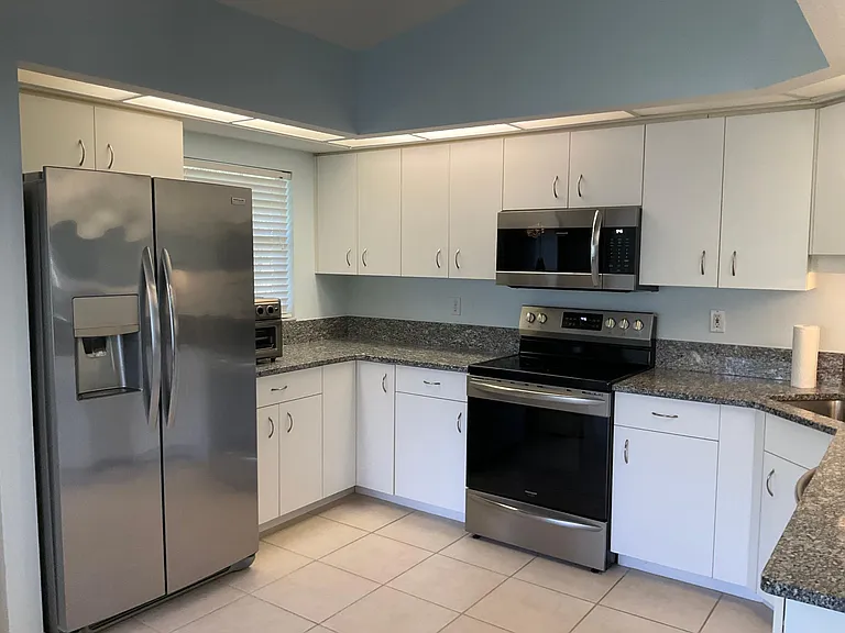 819 Montrose Dr #202 — Photo 7
