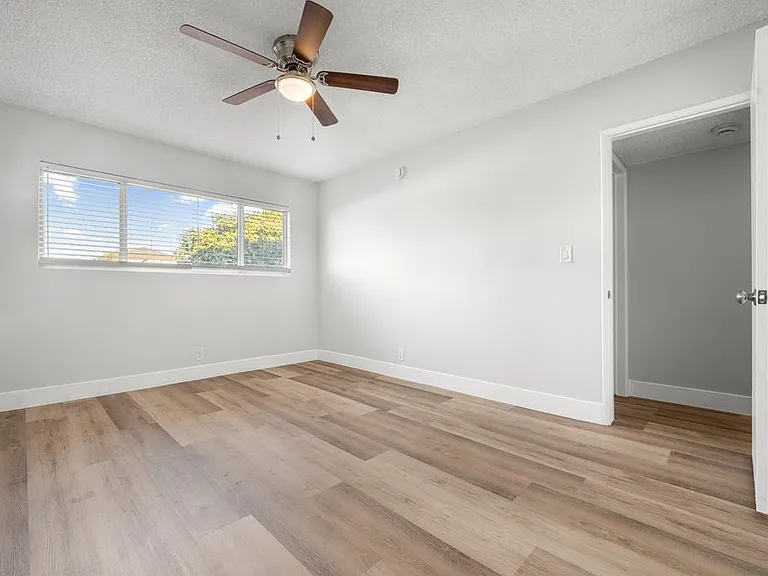 815 Victor Ave — Photo 32