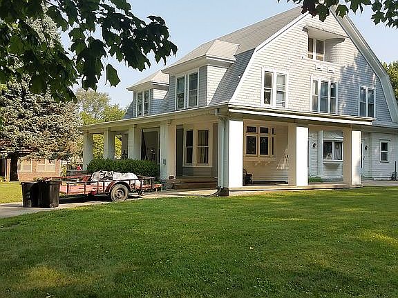 3rd image of 301 W Clarinda Ave