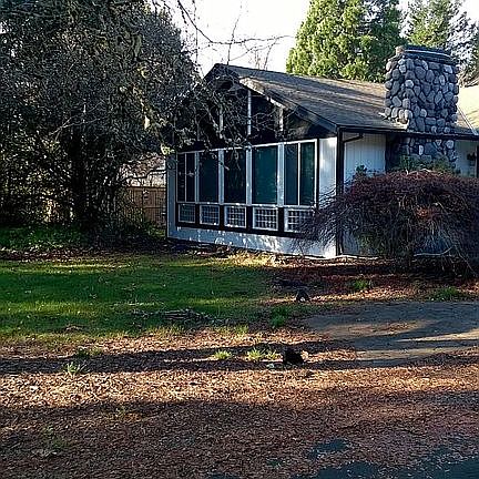 Left front of house. Dining 
