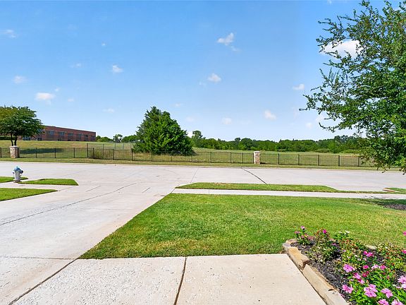 2nd image of 1301 Park Vista Dr