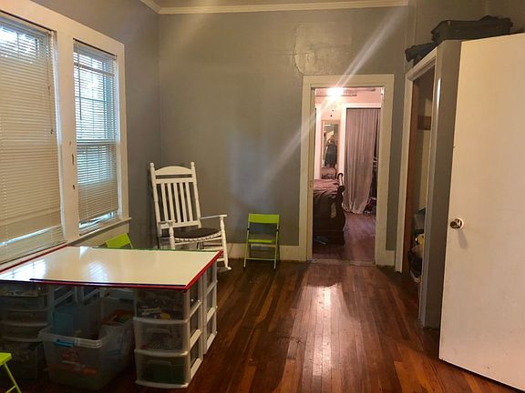 5th image of 924 Llano St