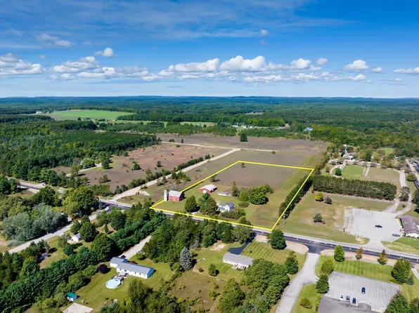 20682 Honor Hwy, Interlochen, MI 49643