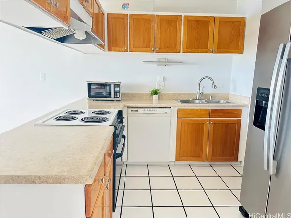 3045 Ala Napuaa Pl APT 1618, Honolulu, HI 96818