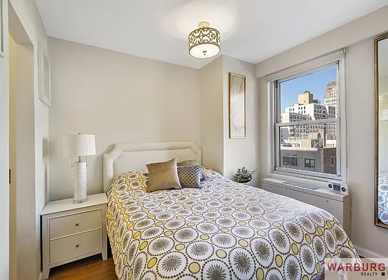 Sold by Warburg | media 11