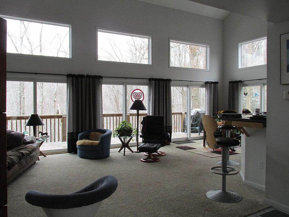 1st image of 548 Sleepy Hollow Ln