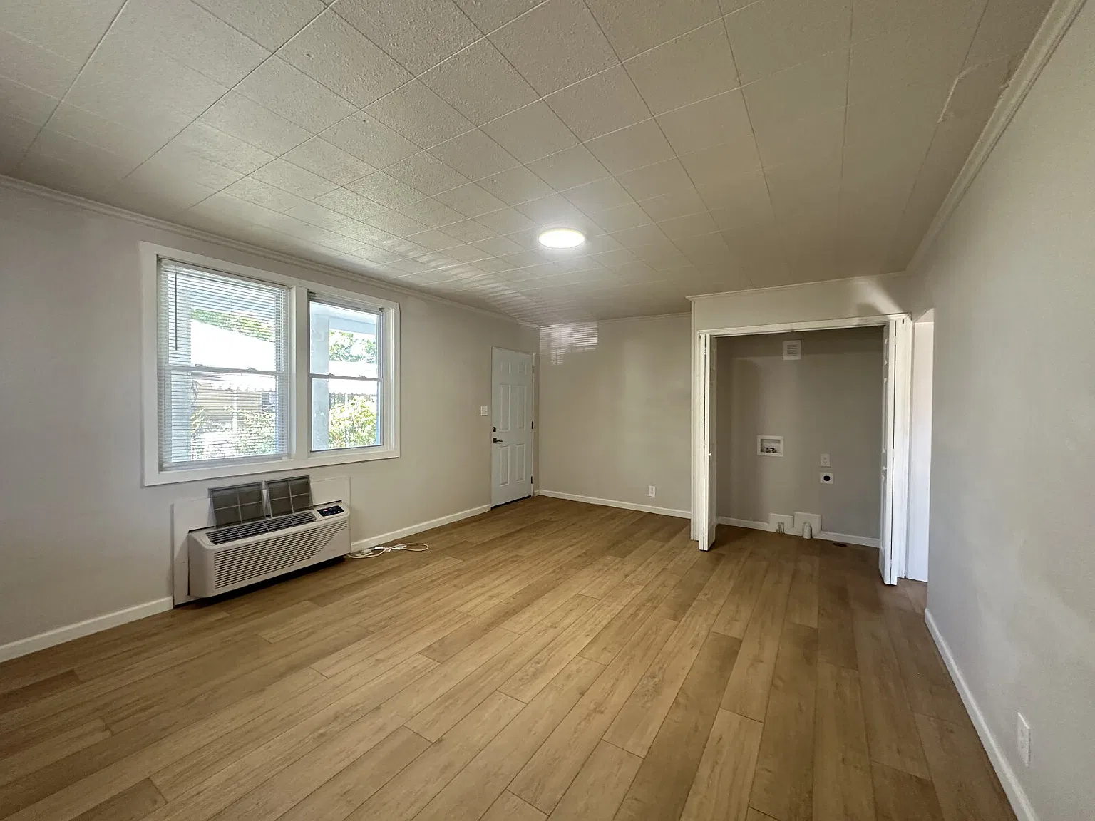 2 bed, 1.0 bath, 800 sqft, $1,300 — Photo 3
