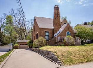 210 W 11th St, Muscatine, IA 52761
