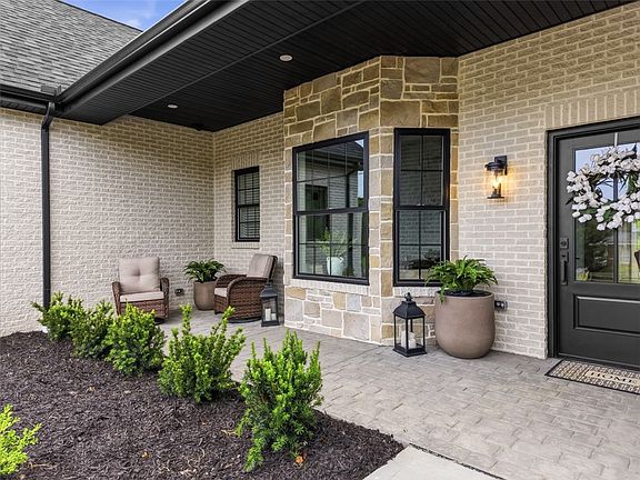 4th image of 109 Field Brook Ln