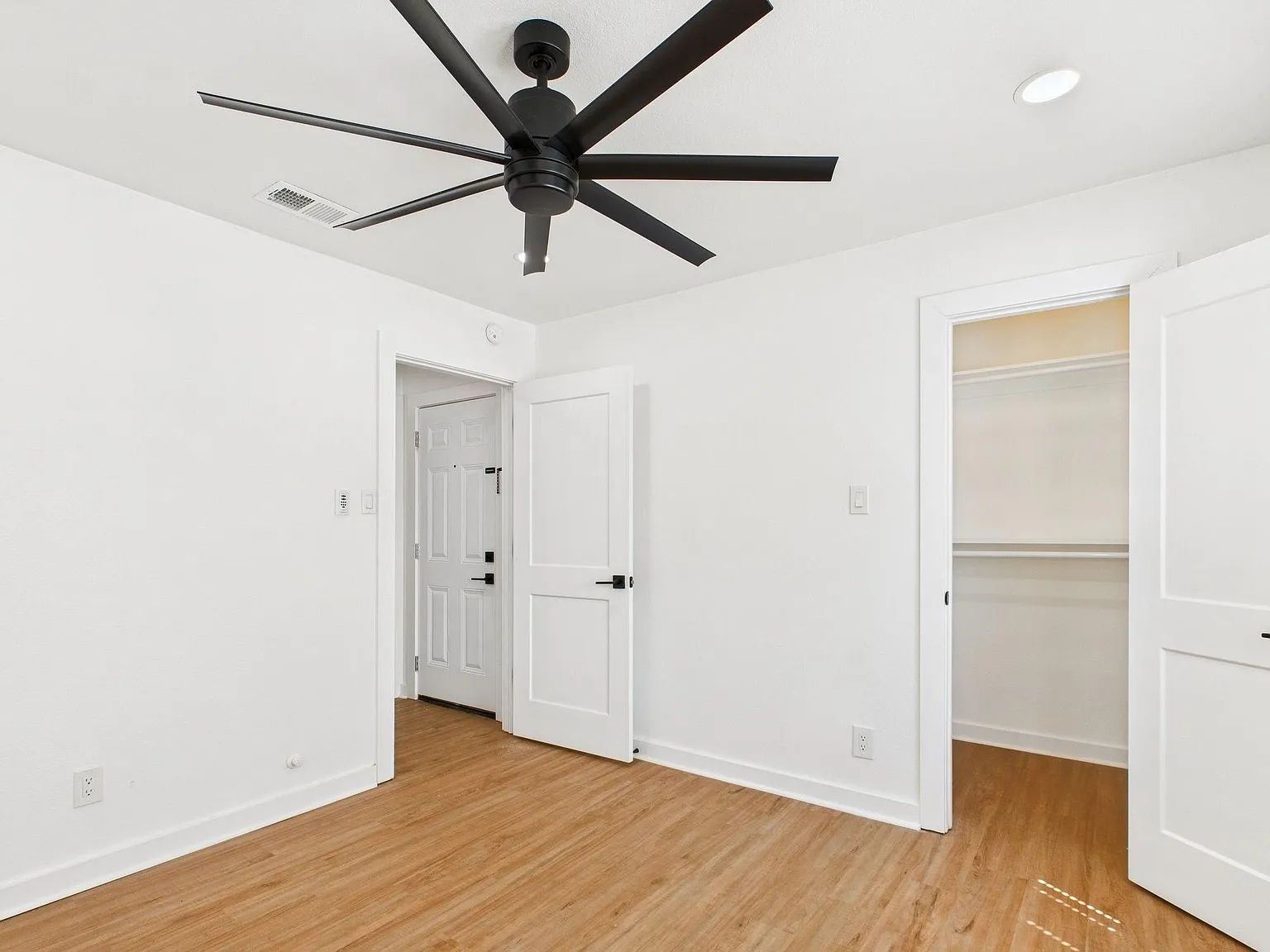 607 Foch Unit C — Photo 4