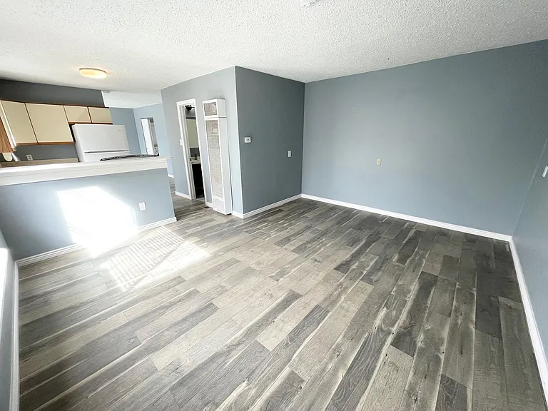 313 S Hudson St — Photo 13