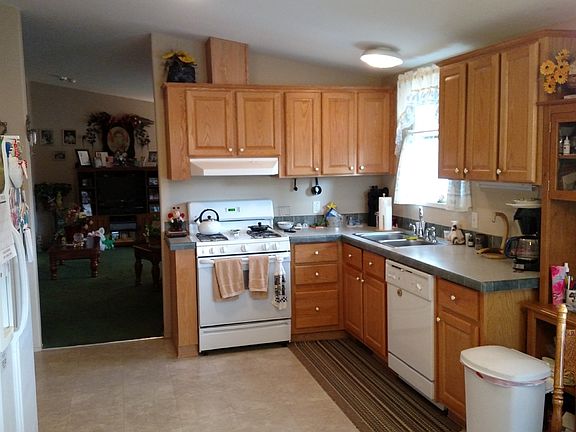 3rd image of 3046 S Justice St
