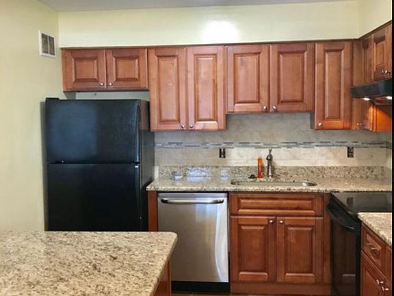 Kitchen with dish washer