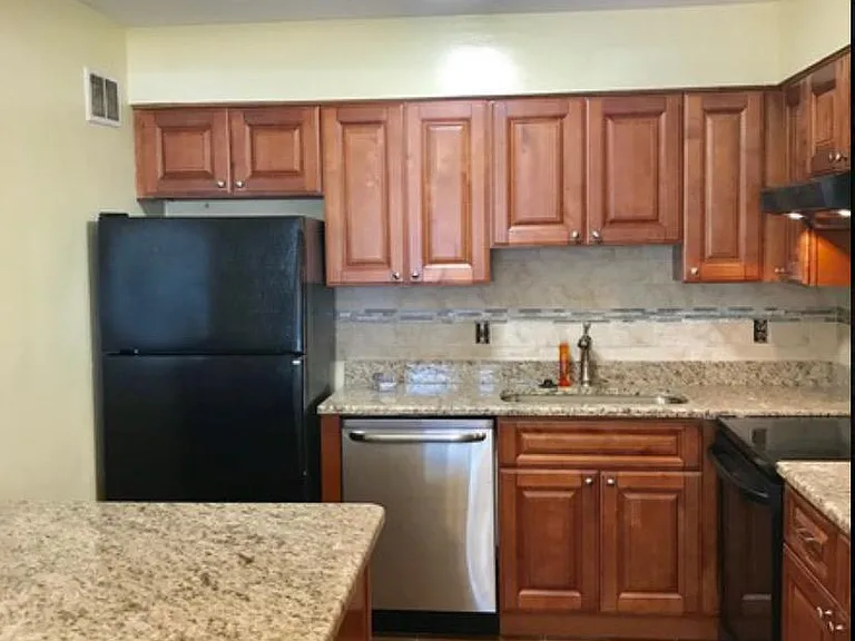 Newer kitchen with dish washer