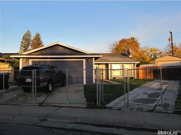 121 Evcar Way photo 1