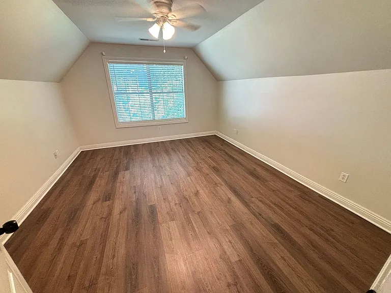 1823 W Berry St — Photo 19