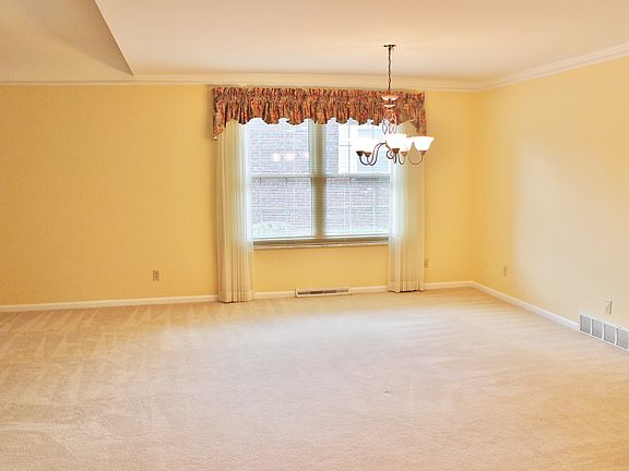 3rd image of 1018 Thornfield Ln
