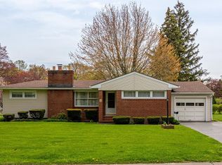 15 Lucrest Dr, Rochester, NY 14609