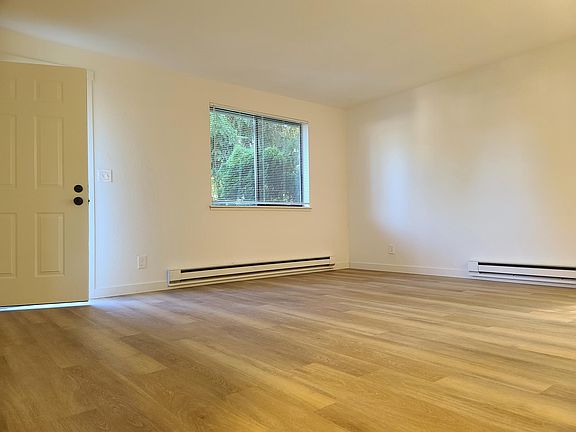 3rd image of 406 E Pioneer St #5