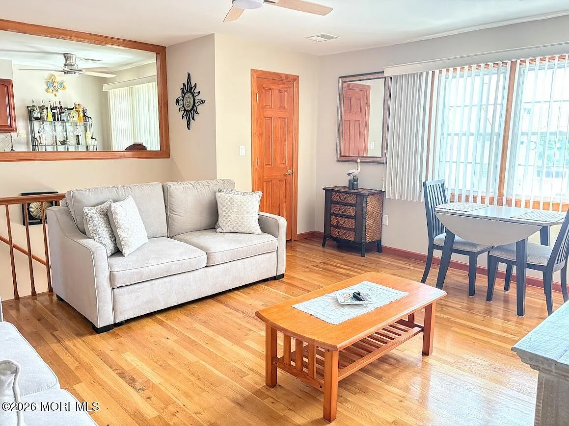 1 bed, 913 sqft, $2,300 — Photo 4