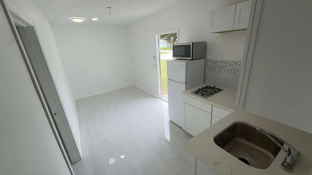 2 bed, 1.0 bath, 938 sqft, $1,900 — Photo 4
