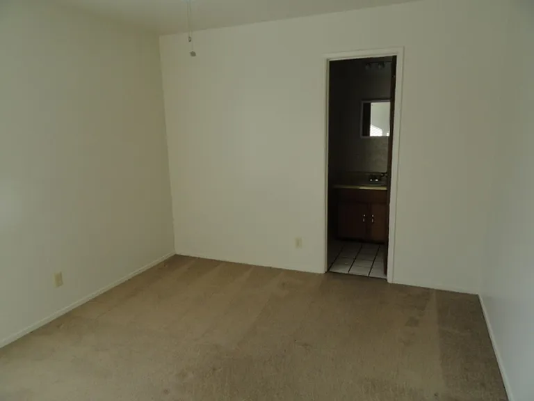 434 Watson St — Photo 2