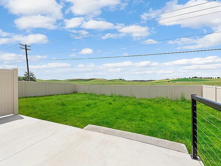 Common Area, A fence is split down the middle now.