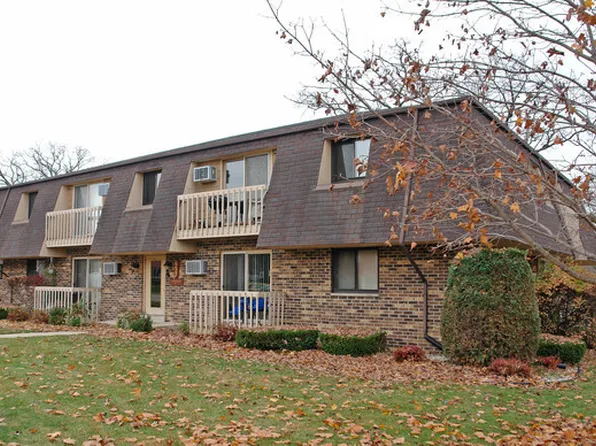 657 Foxtree Cir, Burlington, WI