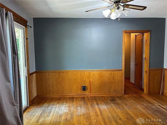 4th image of 4720 Roosevelt Ave