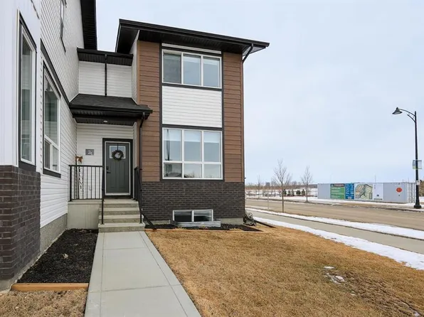 2 S Evergreen Way #E, Red Deer, AB T4P 3H1