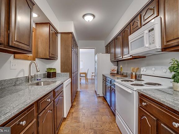 2nd image of 1048 N Royal St