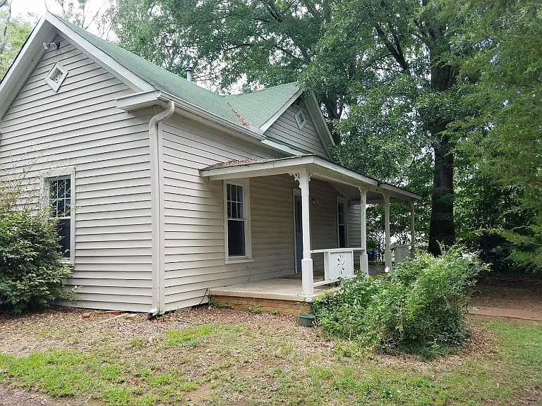 202 Maple Ave #A — Photo 1