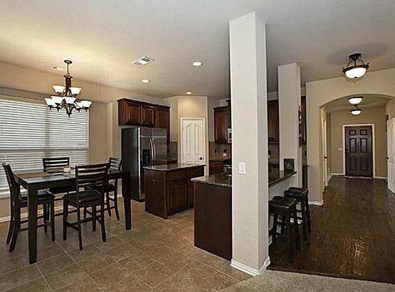 3rd image of 2704 Sunlight Dr