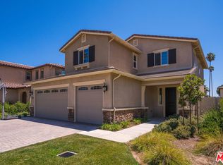 17038 Cantlay St, Lake Balboa, CA 91406