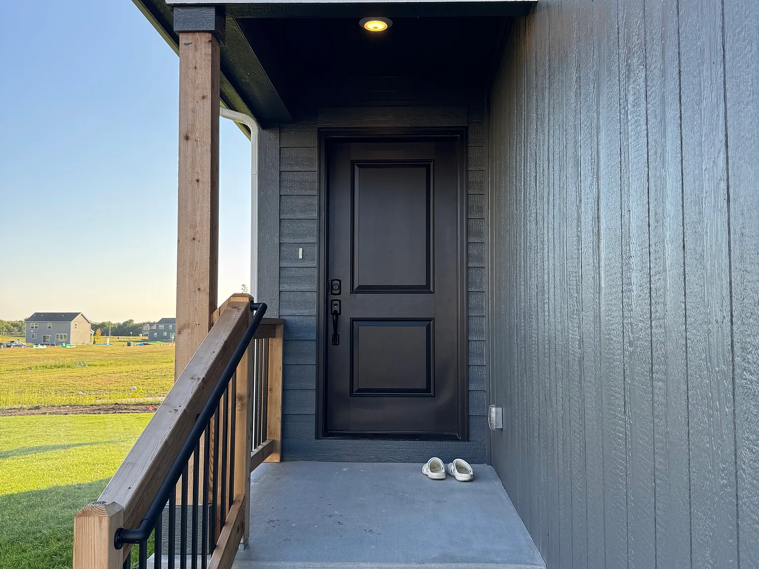4 bed, 1861 sqft, $2,995 — Photo 2