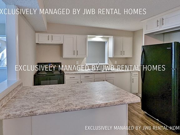 4th image of 3004 Broadway Ave