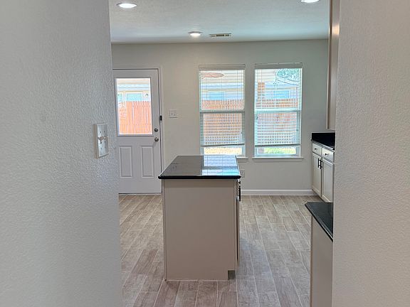 5th image of 329 Amethyst Dr