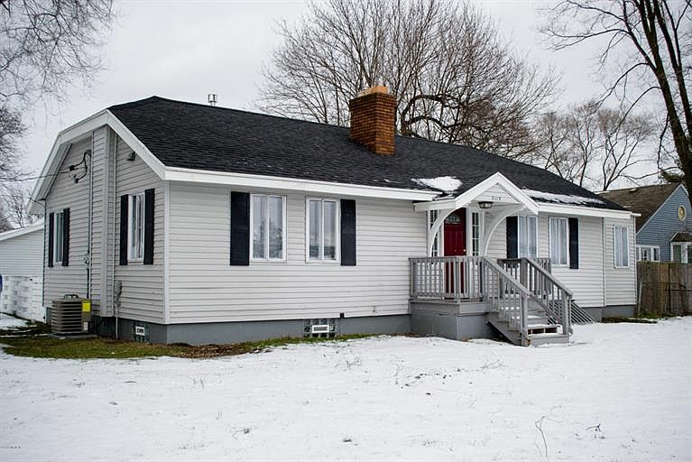 1st image of 3115 Plainfield Ave NE