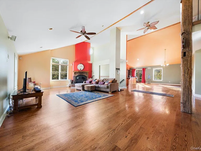 1403 Kings Hwy — Photo 15