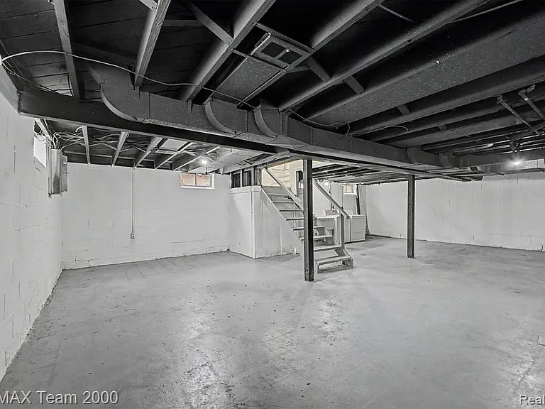 1670 Riverbank St — Photo 26