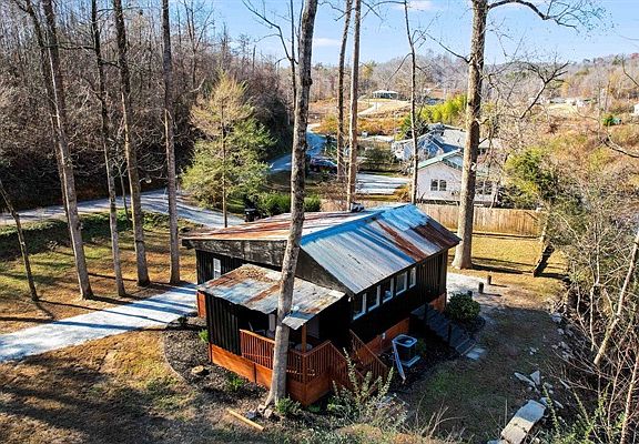 3rd image of 200 Laurel And Hardy Lake Rd